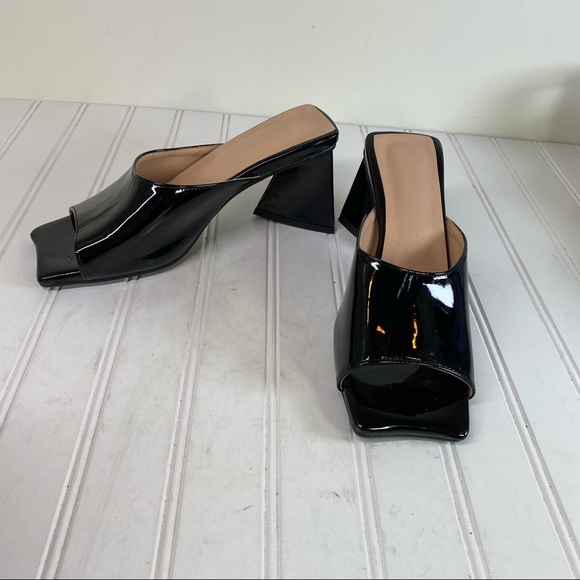 Mid Heel Block black patent slides with chunky heel - Picture 2 of 11